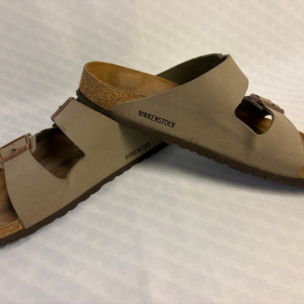 Birkenstock Arizona Two-Strap Sandals in Taupe/Brown size 11